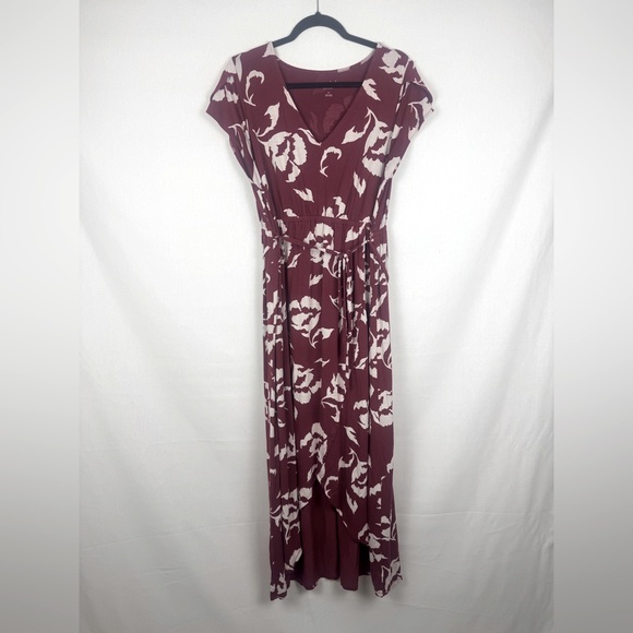 Isabel Maternity  Floral V-Neck Dress - Picture 1 of 8